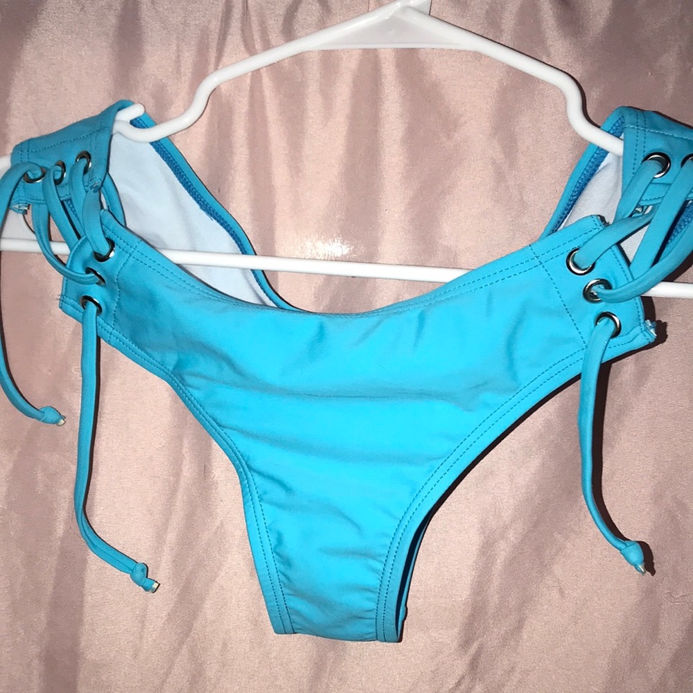 Size large swimming bottom. Ties from sides. Never worn but no tags.